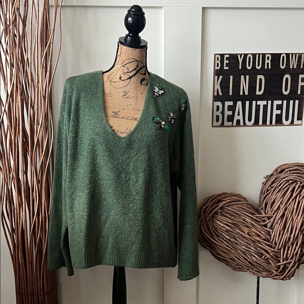 H&M Forest Green V-Neck Sweater with Bee Accents
